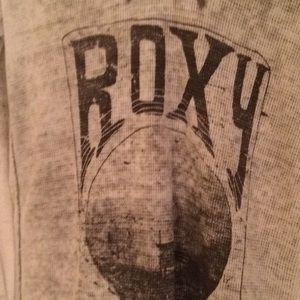 Hooded Roxy lightweight long sleeve shirt🌸